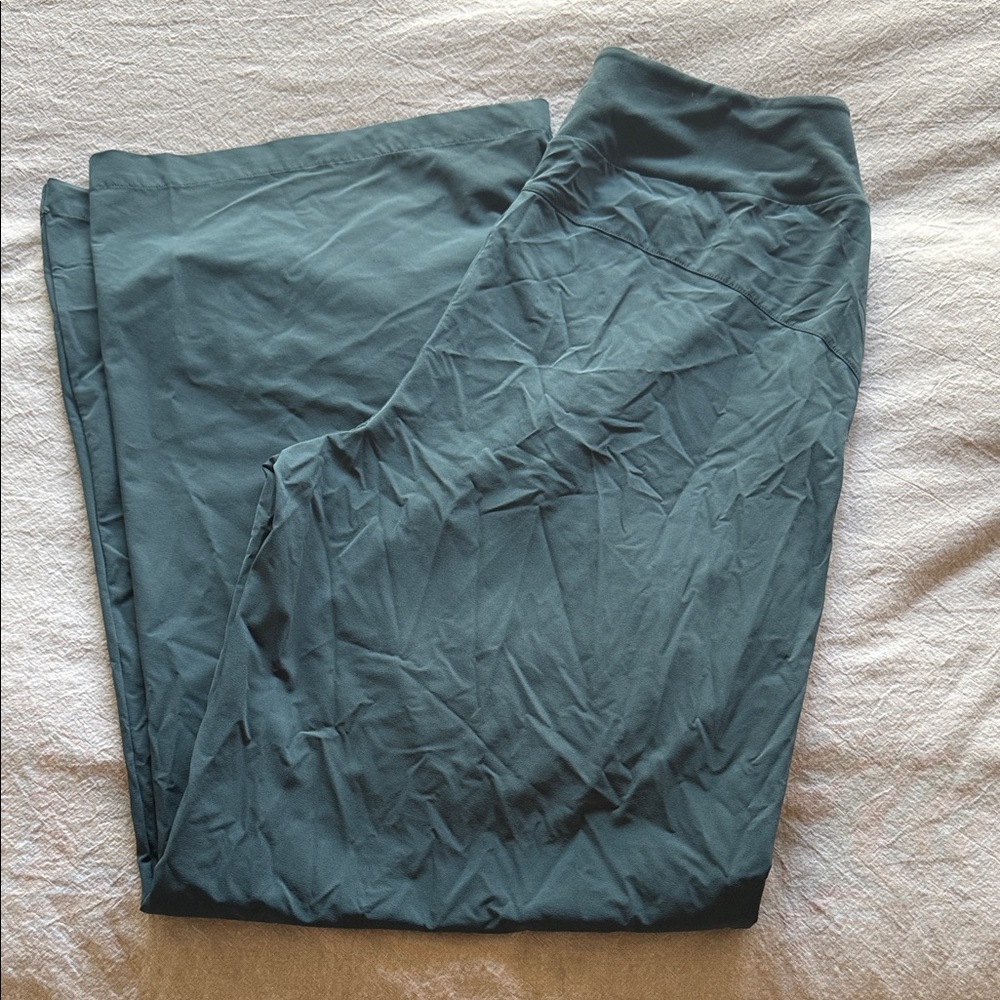 NIKE WOMENS BLISS WIDE LEG PANT - Picture 5 of 5
